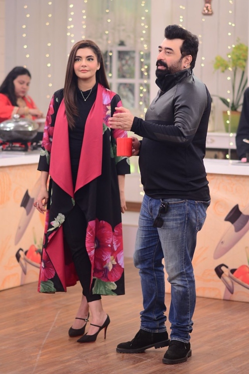 nida yasar with husband at show