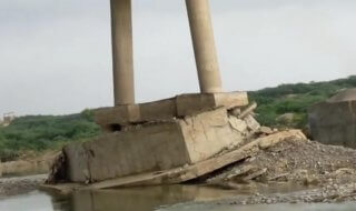 Pakistani Man Exposes Damaged Bridge That Connects Balochistan & Karachi