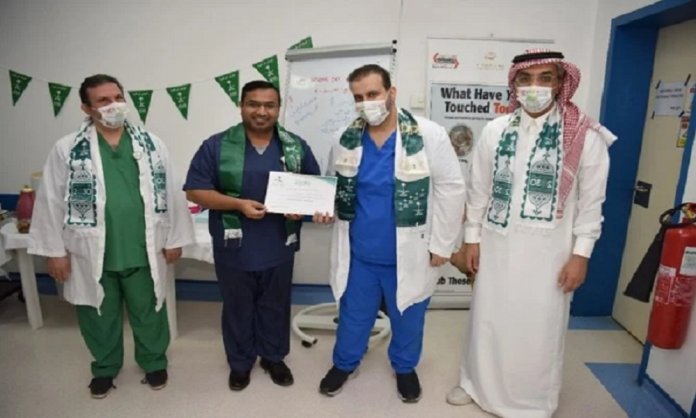 Pakistani Doctor Praised By Saudi Arabia For Leading Fight Against COVID-19