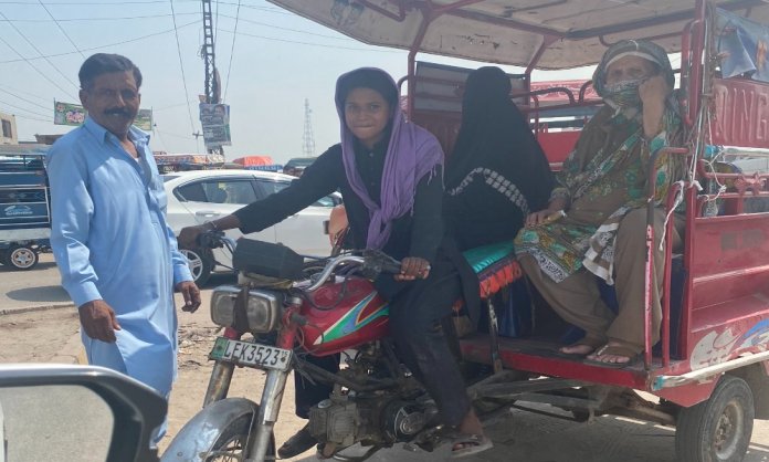 Noor, the young girl who drives rickshaw