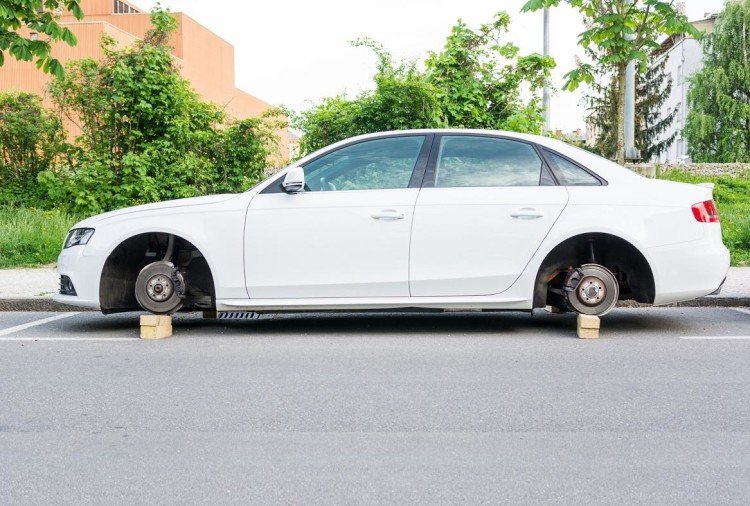 Islamabad stolen tyres by thief