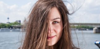 tame static hair