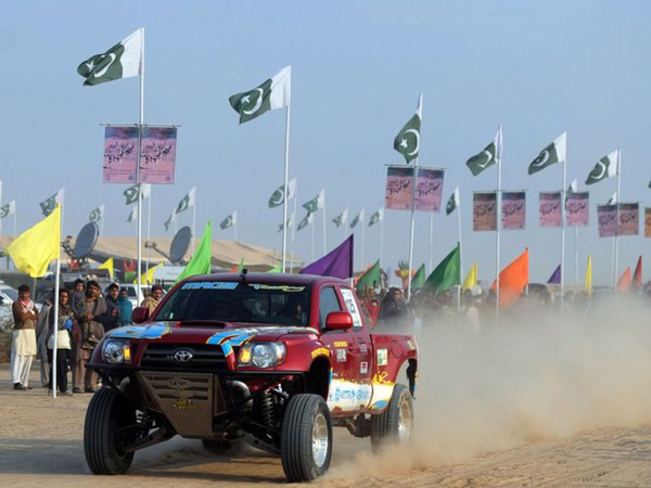 cholistan jeep rally female duo