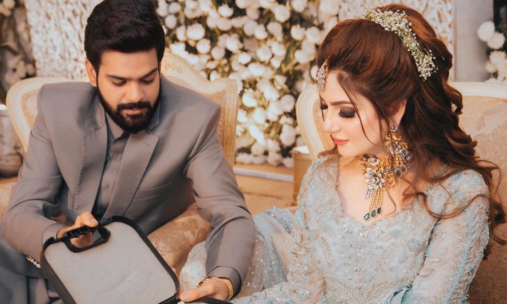 Wedding gift for brother and sales his wife
