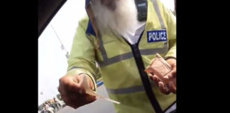 Eidi given by traffic policeman