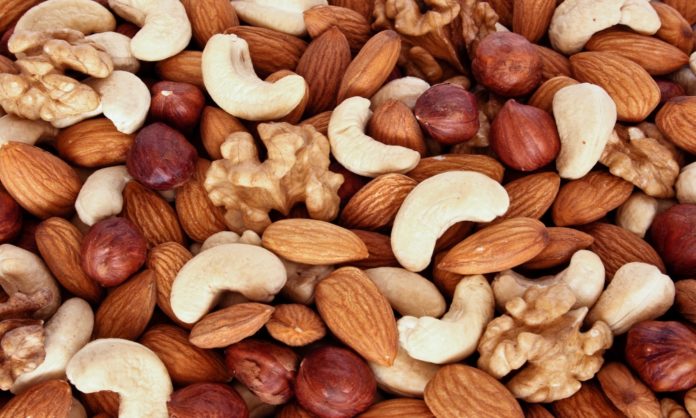 nuts help lose weight