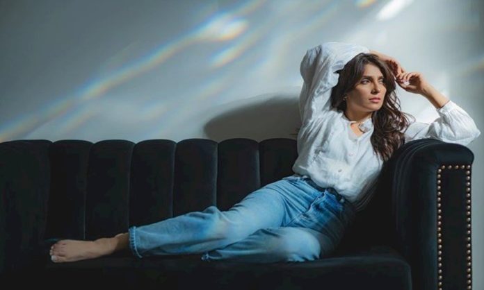 ayeza khan hania aamir