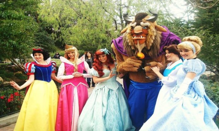 5 Secrets Disney Princesses At Disneyland Can't Tell Anyone