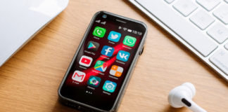 Mony Mint as worlds smallest smartphone