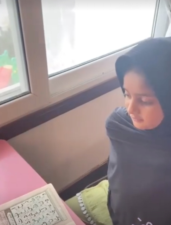 sanam jung teaching daughter Quran