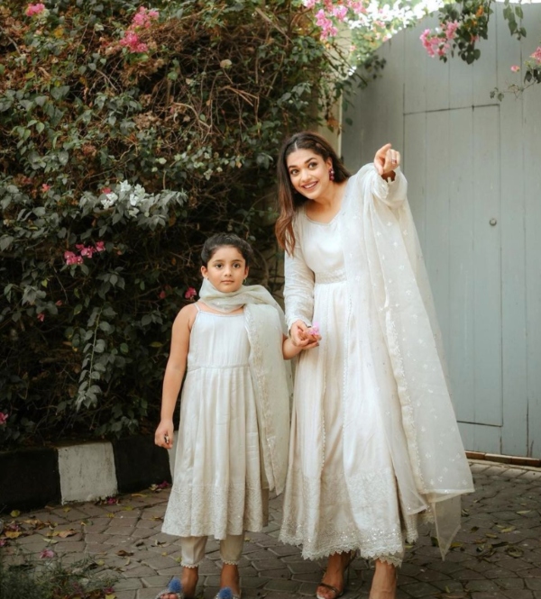 sanam jung teaching daughter Quran