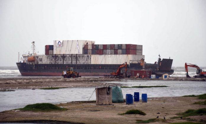 stranded cargo ship pakistanis