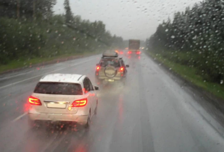 driving slow in rain and keeping distance