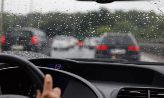 safety tips for driving in the rain