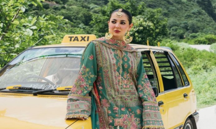 hania aamir poses taxi trolling