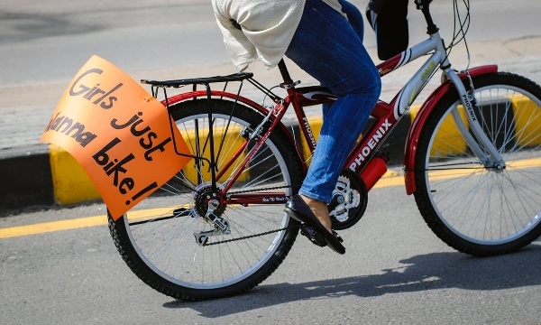 mother daughter harassed bike 