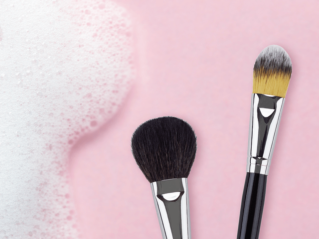 Make Up Brush vs Make Up Sponge - Which One Is A Better Applicator?