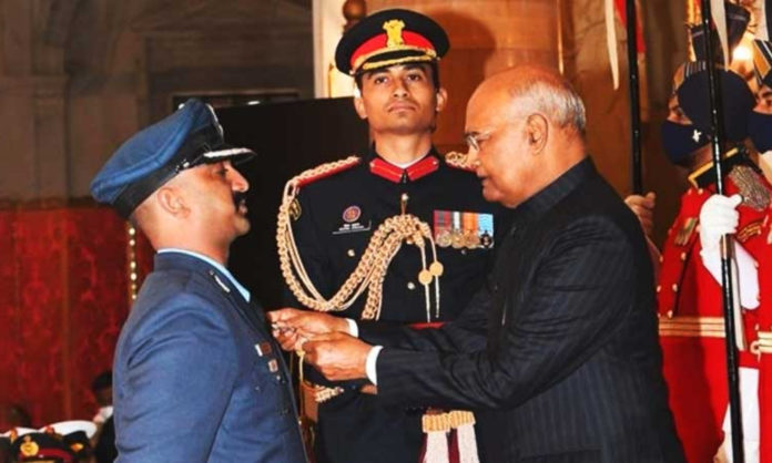 abhinandan and being awarded and trolled
