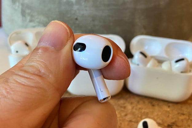 comparison in gagets and earbuds