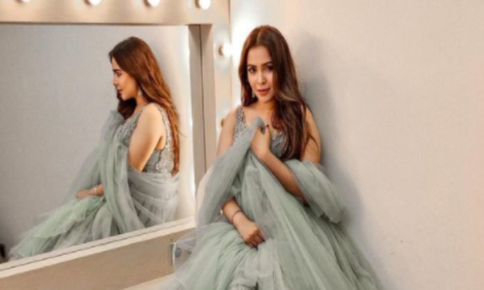 Humaima Malik Warns Users For Sharing Her Vulgarly Edited Pictures