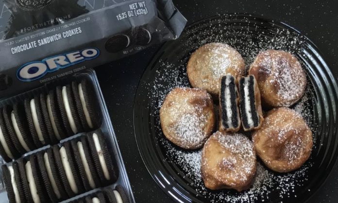 Oreo Pakora Served With Green Chilies Is Making Foodies Want To Vomit