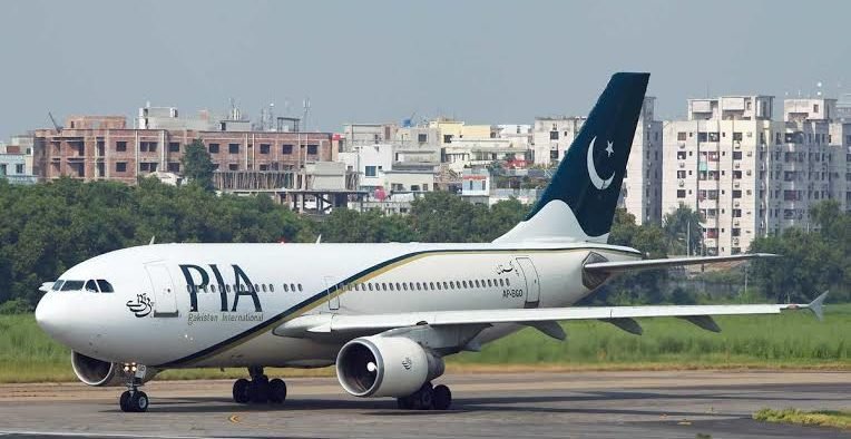 plane pilots in Pakistan to UK