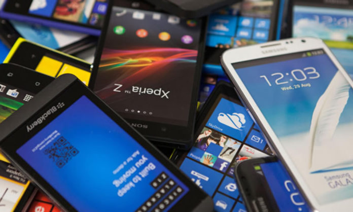 surge in smartphone imports in Pakistan