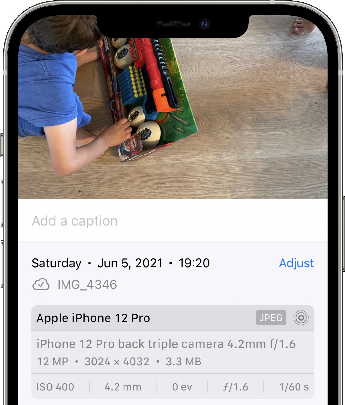 photo details in iOS 15