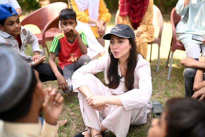 Pakistani Celebrities Who Have Actively Participated In Volunteer Work