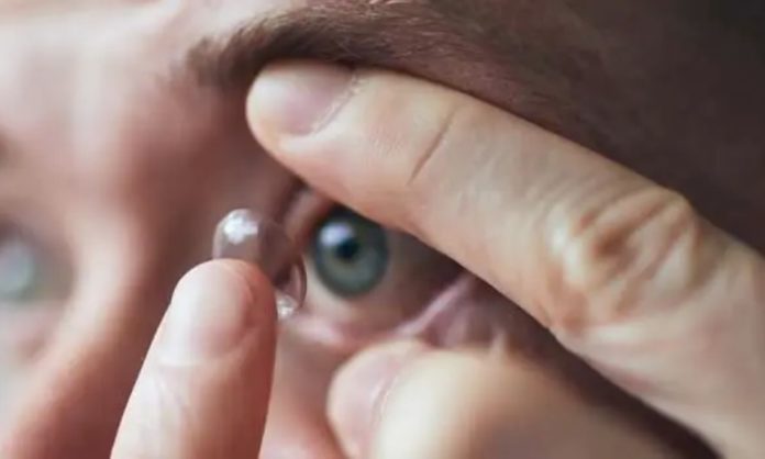 Here's Why You Should Stop Wearing Old Contact Lenses