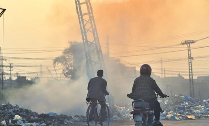 Pakistan's Life Expectancy Drops by Nearly 4 Years Due to Air Pollution