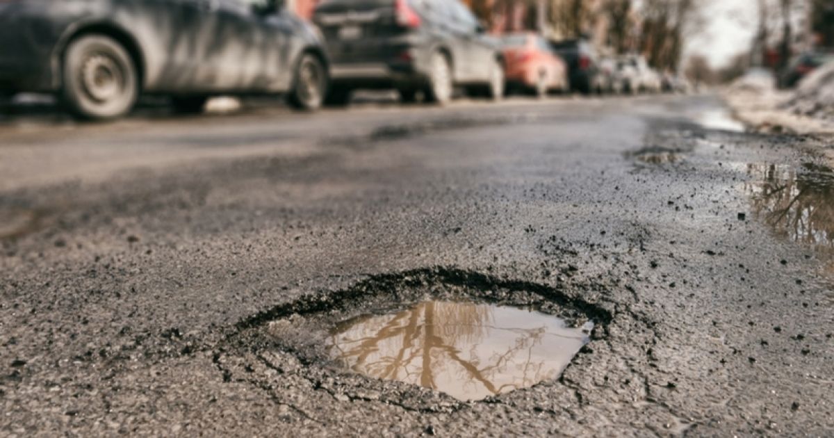 potholes in karachi