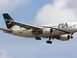 PIA Plane's Bizzare Encounter On The Runway