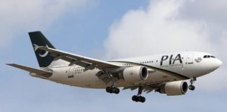PIA Plane's Bizzare Encounter On The Runway