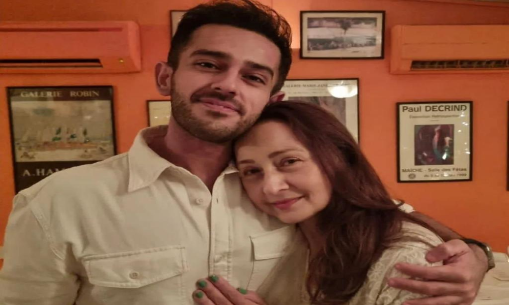Here's How Azaan Sami Khan Surprised His Mom On Her Birthday