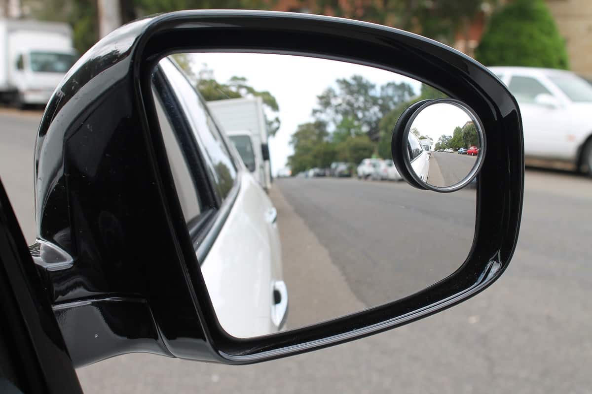 blindspot mirrors and moving car