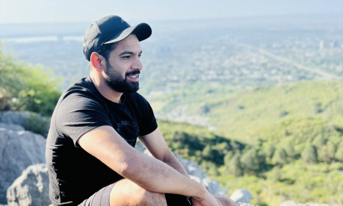 Haris Rauf Plays Street Cricket with Children