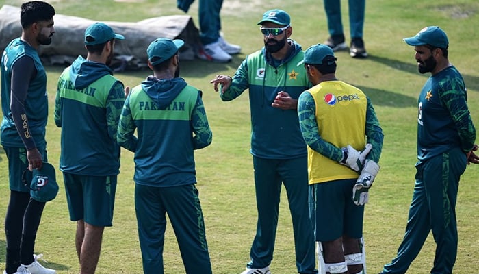 hafeez and players conflicting over issues