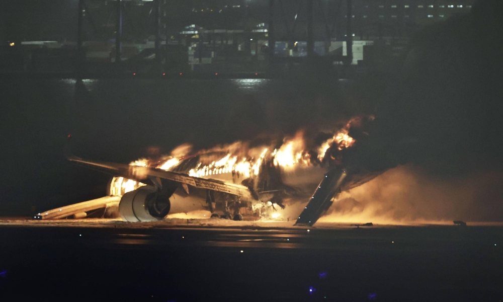 a plane collided with another one at Tokyo airport
