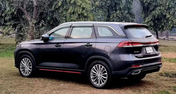 Changan Oshan X7 and MG HS comparison