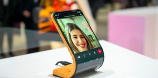 Moto's Bending Phone At WMC