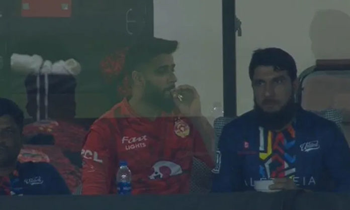 cricket-fans-imad-wasim-smoking-during-psl-9-final