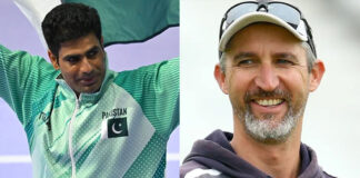 jason-gillespie-invites-arshad-nadeem-to-pakistan-dressing-room