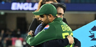 ramiz-raja-advice-to-babar-azam-stay-away-from-social-media