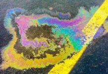 Oil Leak From Refinery Spreads to Karachi Residential Area