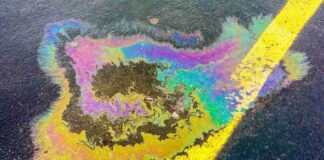 Oil Leak From Refinery Spreads to Karachi Residential Area