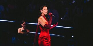 Dua lipa stuns mumbai