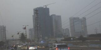 Karachi Experiences Mild Fog in Cold, Dry Weather