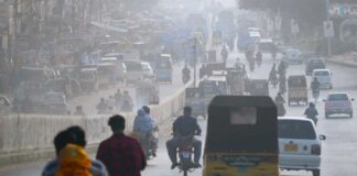 Cold Wave and Strong Winds Hit Karachi as Temperature Drops