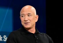 Hundreds of Washington Post Staffers Send Letters to Jeff Bezos over Paper’s Direction